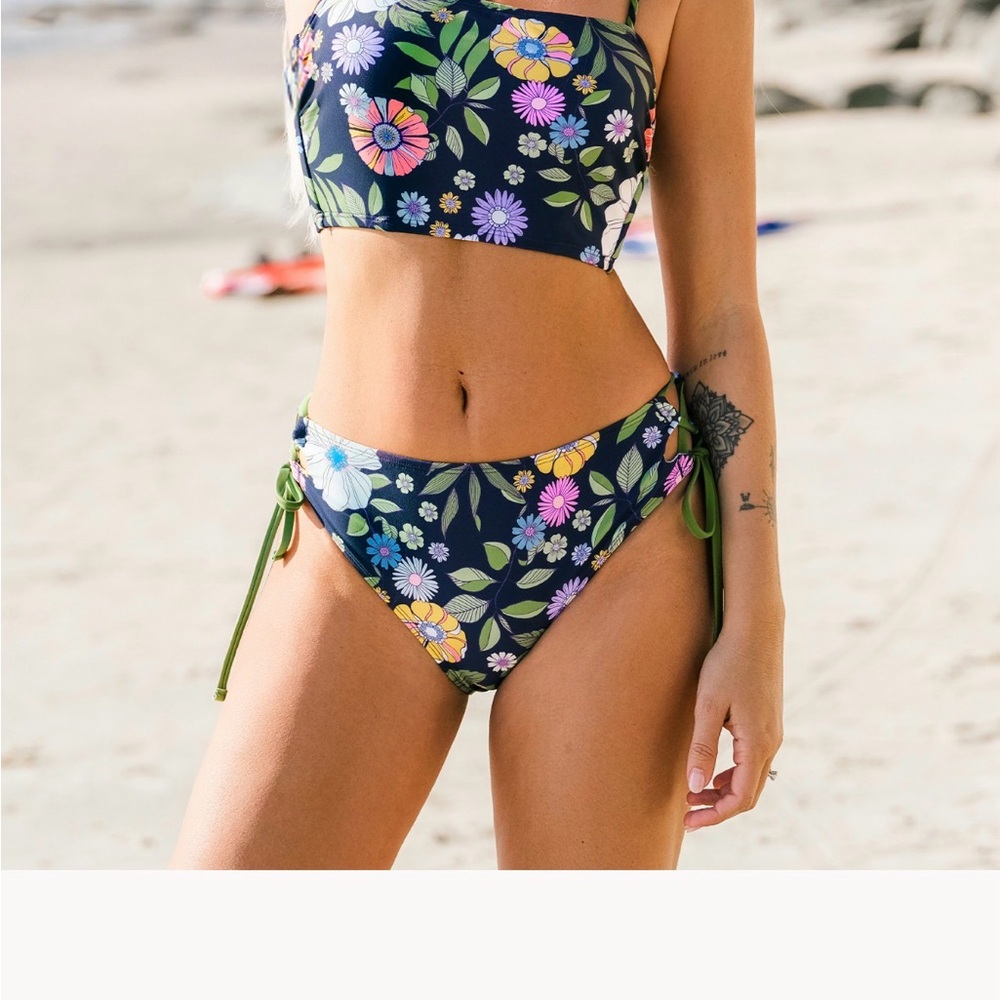 Cupshe never worn bikini - Picture 4 of 8
